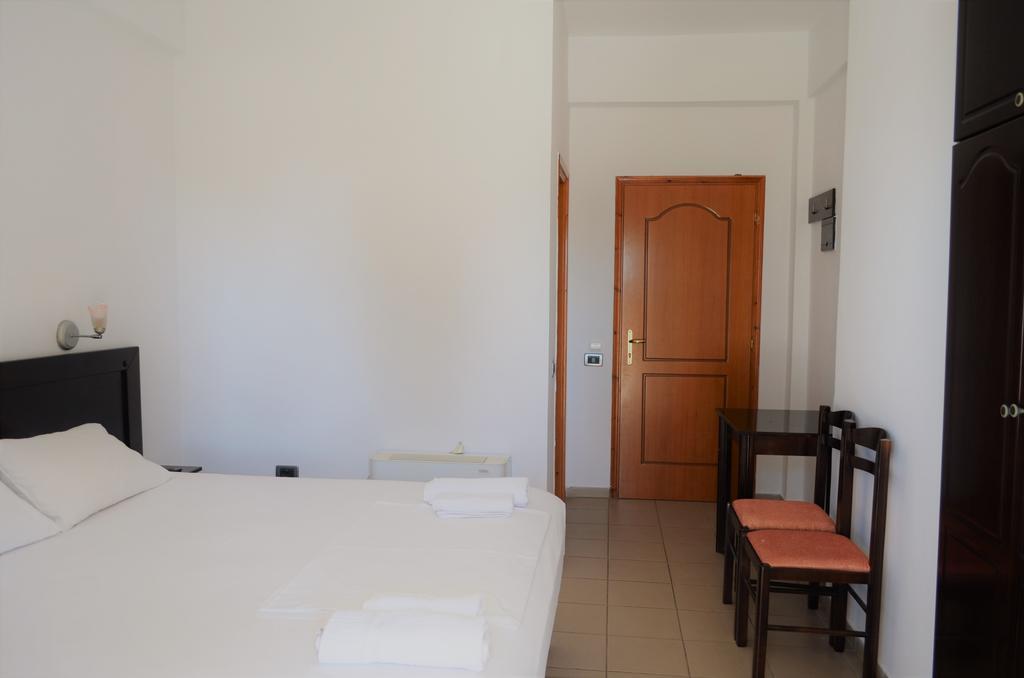 Jb Hotel Sarandë Exterior foto